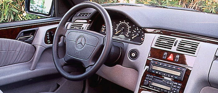 Mercedes Benz E  200